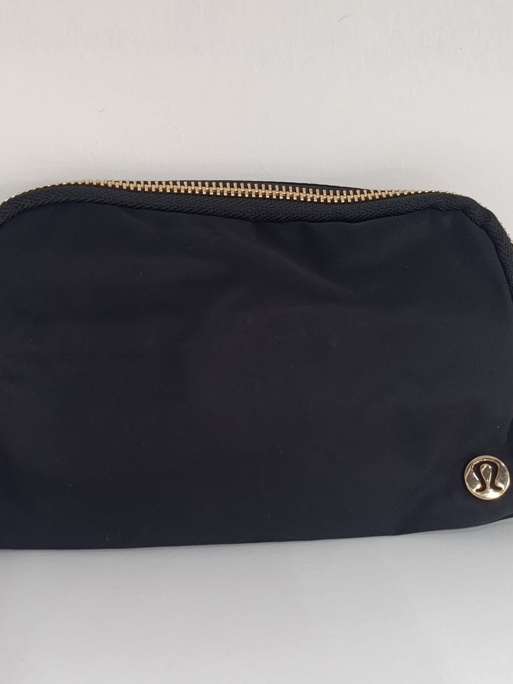 Lululemon Black belt bag ( brand new without tag)